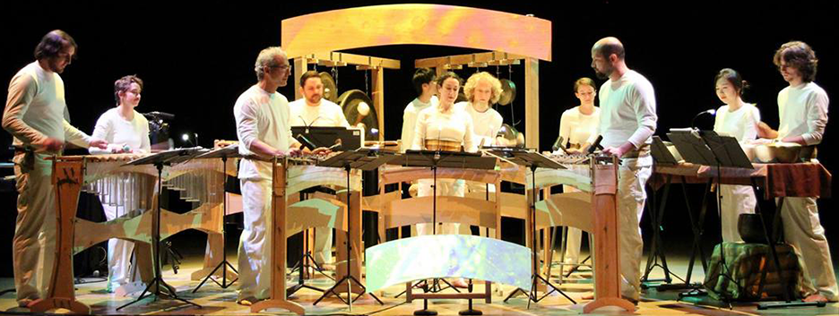 Photo of the Lightbulb Ensemble in performance